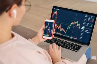 Liší se muži a ženy ve stylu, jak investují? Sledujte debatu České elity - Seznam Zprávy