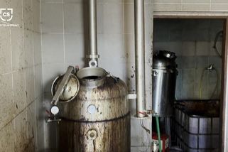 Sto hektolitrů kvasu. Na Uherskohradišťsku objevili velkou černou palírnu | Novinky.cz: Krimi