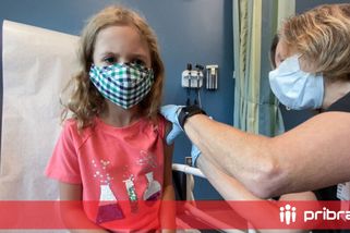 Očkovat děti proti covidu odmítá podle ankety polovina rodičů