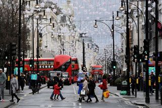 Ve Francii se nakazilo za jediný den 180 000 lidí, v Británii 130 tisíc - Novinky