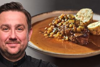 Úžasná roštěná po znojemsku podle Jana Punčocháře: Šťavnaté maso skvěle doplňuje nakyslá omáčka s chutí okurek