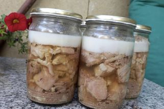 Domácí zavařené vepřové maso ve vlastní šťávě: Vyměnila jsem už dávno kupovanou konzervu za domácí sklenici plnou poctivé chuti