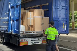 Jihomoravští celníci řeší opakovaně převozy cigaret, alkoholu i nafty. Neodradí je ani hezky zarovnaný nákladový prostor