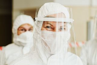 Ženy studující medicínu snižují prestiž oboru, tvrdí český lékař. A má pravdu - Médium.cz