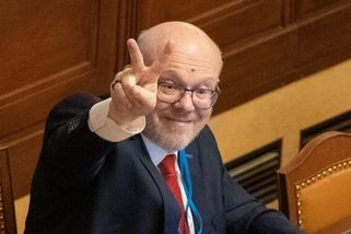 Vlastíku, už to fakt zabal. Válek propaguje velké lékárny, malé znevýhodnil. Podobně lákal veřejnost exministr Nekula na mouku za 12,90