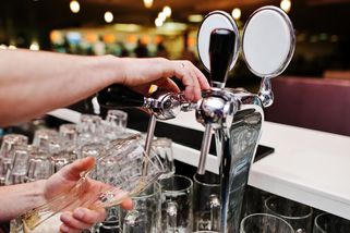 Slováci pijí méně piva, ceny jsou přepálené - Novinky