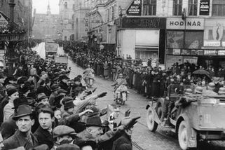 Co se divíte Češi? Hitler vás neokupoval, pouze prosazoval svoje zájmy - Médium.cz