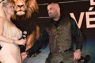 Velkolepá oslava 40 Karlose Vémoly : Podraz na Lelu, ta 2 dny po operaci dorazila v ultra sexy modelu