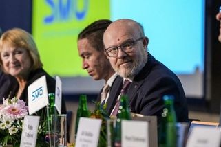 Podle ministra Válka nahradí antibiotika voda s octem a citronem - Médium.cz