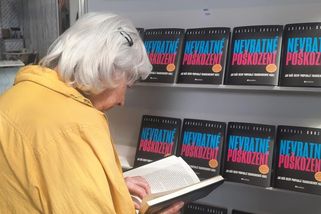 Transgender komunita neuspěla. Nevratné poškození vyšlo v češtině - Novinky