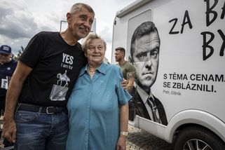 „Je náš, je nás všech.“ Vyrazili jsme mezi „Babišky“ - Seznam Zprávy