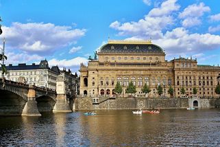 Bohumil Bezouška byl prvním hlasem Louise de Funèse a epizodkářem, nejvíce zazářil v Kam čert nemůže - Médium.cz