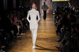 Pařížský týden módy: Victoria Beckhamová představila svou nejnovější kolekci ve stylu art deco - Novinky