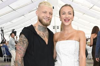 Nela znovu odrovnala fanoušky luxusní figurou: Nahoře bez a nitka na zadečku! Takhle diváky provedla po svém ubytování - Super.cz