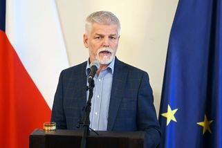 Všechny síly proti prezidentovi. Po pádu Fialovy vlády zůstal pro dezinformátory posledním proevropským cílem