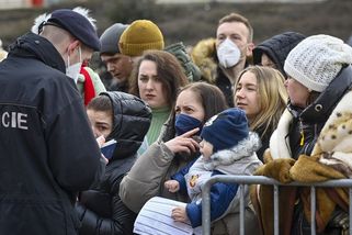 Praha už nápor uprchlíků nezvládá, chtěla by pomoc armády - Novinky