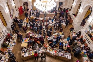 Čeští spisovatelé vyzývají k bojkotu veletrhu ve Frankfurtu. Kvůli Klempířovým škrtům