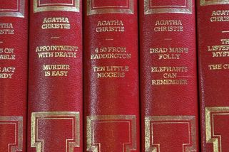 Novou verzi budou mít kvůli nekorektním výrazům i detektivky Agathy Christie - Novinky