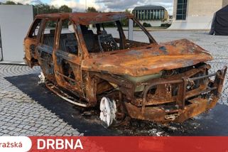Paměť národa se pře s Prahou 1 o umístění autovraku zničeného na Ukrajině