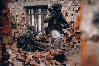 Moskva tvrdí, že je hotovo. Ukrajinci ale v Luhansku dál drží poslední pozice