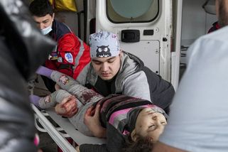 Tohle ukažte Putinovi. Při ruském ostřelování Mariupolu zahynula šestiletá dívka - Novinky