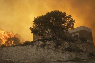 Požáry a oceán jako bublající sirup. Červenec byl nejteplejším měsícem v historii měření - Novinky