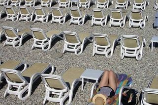 PŘEHLEDNĚ: Dovolená se blíží. Za jakých podmínek lze cestovat do zahraničí