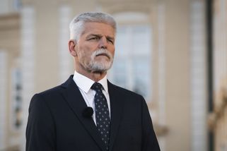 Pavel: Je načase přijmout euro - Novinky