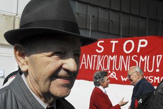 Komunistickým papalášům konečně seškrtají pěkné dů...