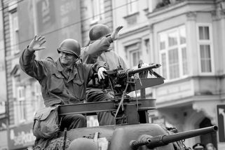 Američané v západních Čechách: Tisíce Němců prchaly do jejich zóny před Sověty - Pravda24