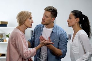 Tchyně nás rozeštvávala tak dlouho, až jsme ji odstřihli