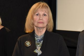 Klaunka Jitka Molavcová dojímá svým příběhem. Až po sedmdesátce se provdala za svého invalidního přítele. Zachránila mu život