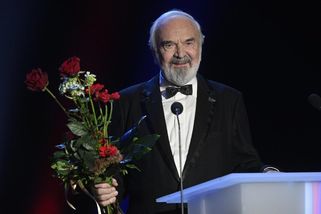 Svěrák slaví 90. narozeniny. Klaus: Je symbol komunismu