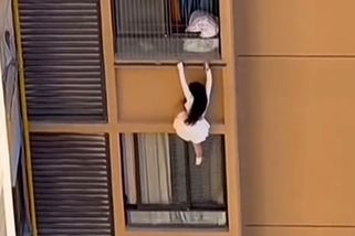 Milenka v Číně prchala před manželkou oknem v 10. patře. Zachytila to kamera - Novinky