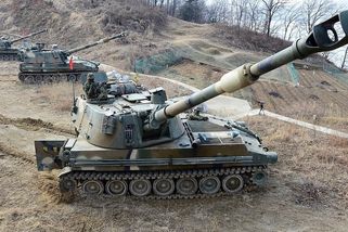 Korejci odhalili těžkou houfnici, kterou chtějí dobýt trh NATO