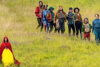 Sněhurka a sedm různorodých společníků. Další Disneyho remake už publikum možná nerozdýchá