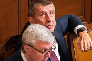 Babišova vláda nás všechny potáhne zpátky na východ, řekl Hřib. K pultíku přišel pozadu