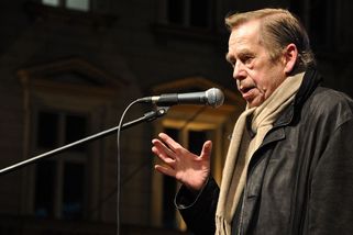 Největší chyba prezidenta Václava Havla, propásl historickou možnost zakázat komunisty - Médium.cz