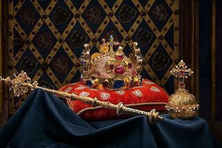 Království ukryté za sedmi zámky. Prohlédněte si české korunovační klenoty - Seznam Zprávy