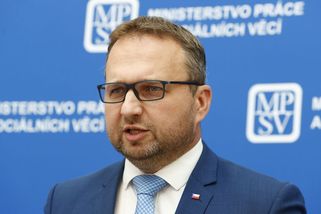 Žadatel o dávku ukáže účet. Dojde k průlomu bankovního tajemství, varuje úřad - Novinky