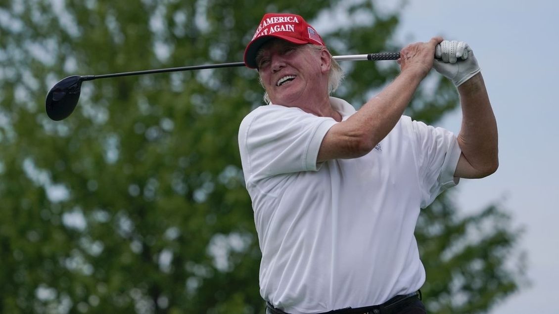 Trump pohřbil Ivanu na golfovém hřišti. Díky tomu za něj zřejmě nebude muset platit daně - Novinky