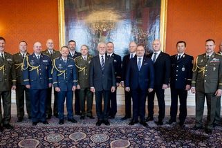 Ke stovkám českých generálů zase přibyli další