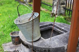 Zbavil jsem se staré studny a do domu si nechal zavést vodovod. Finančně mě to úplně zruinovalo