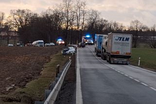 Mladík v audi na Budějovicku předjížděl před horizontem, při čelní srážce zemřel člověk | Novinky.cz: Krimi