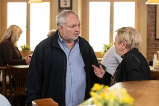 Příští týden v Ulici: Podezření z nevěry, Vanda žárlí na Luďka, Lukášovo rozhodnutí a stalker znovu útočí