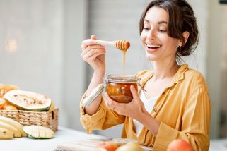 Proč jíst denně med? Posílí srdce, paměť a pomůže s hubnutím - Proženy.cz