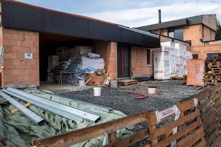 Pokud kupujete nemovitost, připravte se kvůli zákonu AML na finanční striptýz - Médium.cz