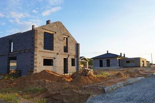 Obec levně prodávala stavební pozemky. Koupily je děti zastupitelů - Seznam Zprávy