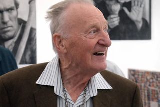 „Čáryfuk“ Geoffrey Bayldon odmítl studium architektury i roli Pána Času a 40 let tajil svou lásku - Médium.cz