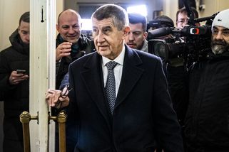 Od soudu mezi fanoušky. „Hanba, jestli Babiše odsoudí. A stejně ho budeme volit“ - Seznam Zprávy